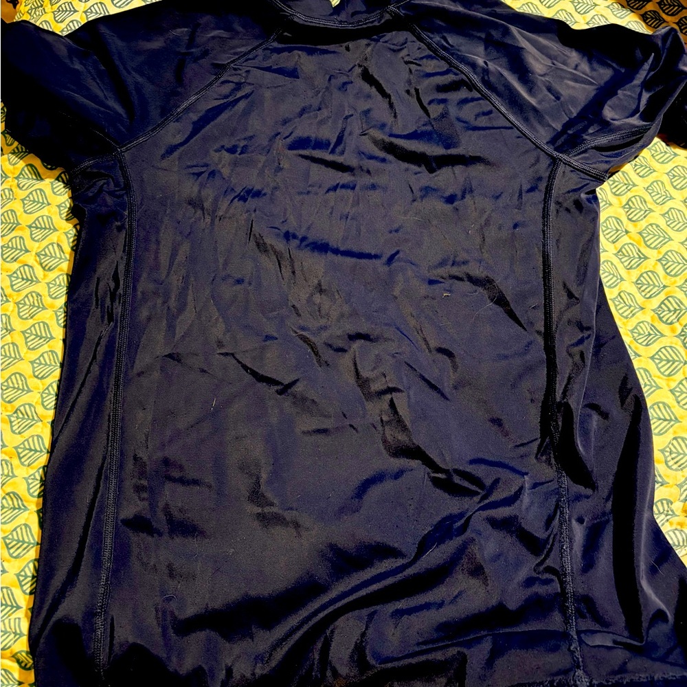 Land’s End Boys Large (14-16) short sleeve rash guard in navy.
